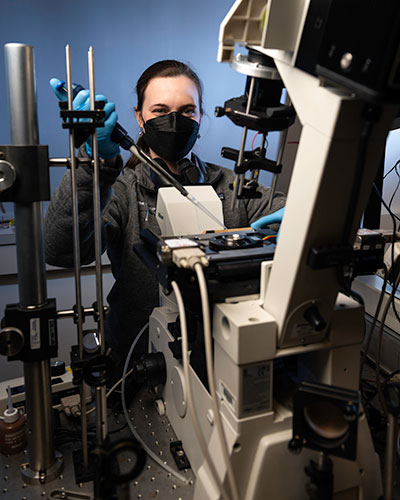 A PhD student prepares samples for imaging cells using a quantitative phase microscope at the Institute of Optics.
