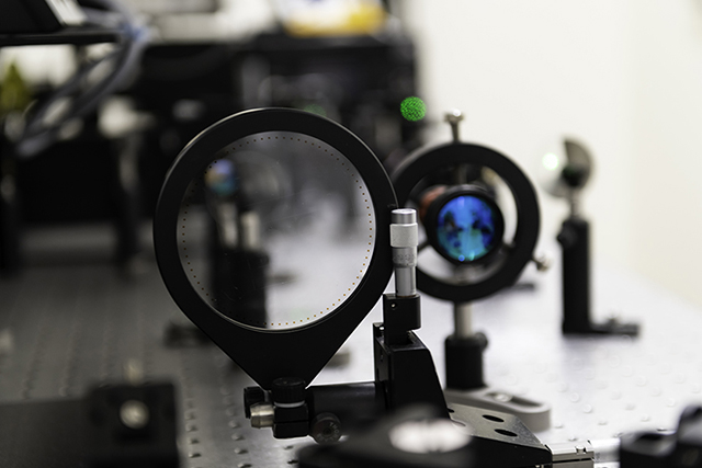 A close up of an optical device in a lab set up.