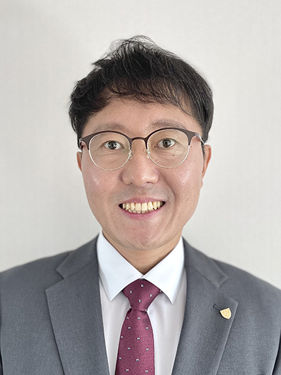 Headshot of Professor Cho.